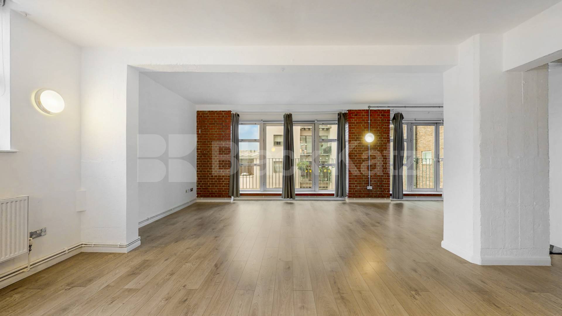 Spacious Studio located within a warehouse conversion with exposed brick  Ability View - Kingsland Road, Haggerston